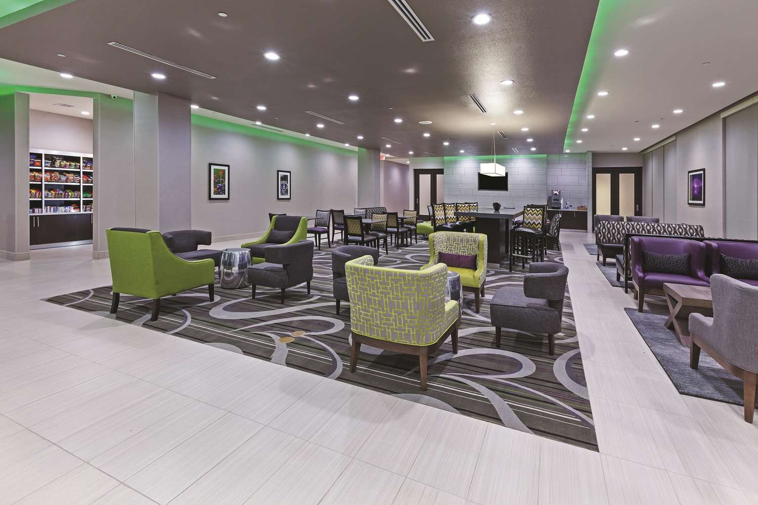 La Quinta Inn & Suites by Wyndham College Station South 54/64