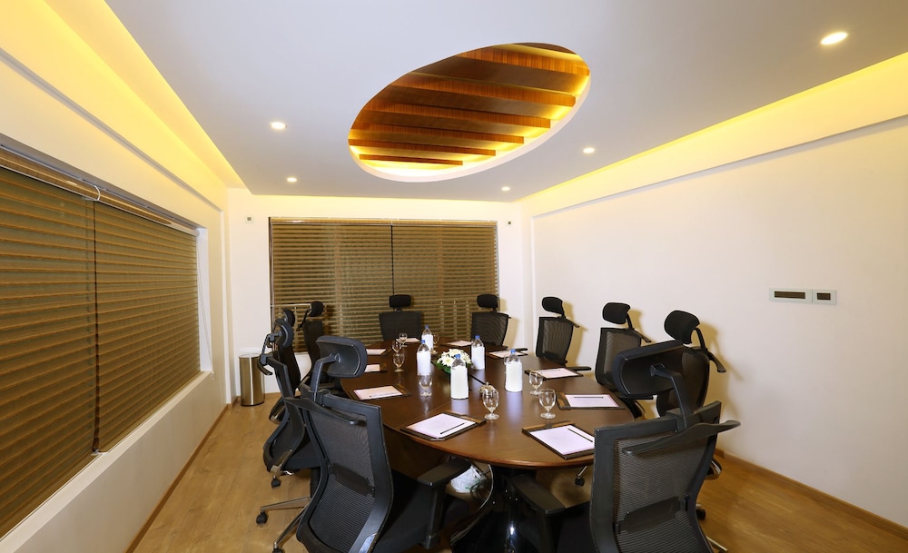 Amber Dale Luxury Hotel and Spa, Munnar (ex PLUM JUDY - THE LEISURE HOTEL) 48/50