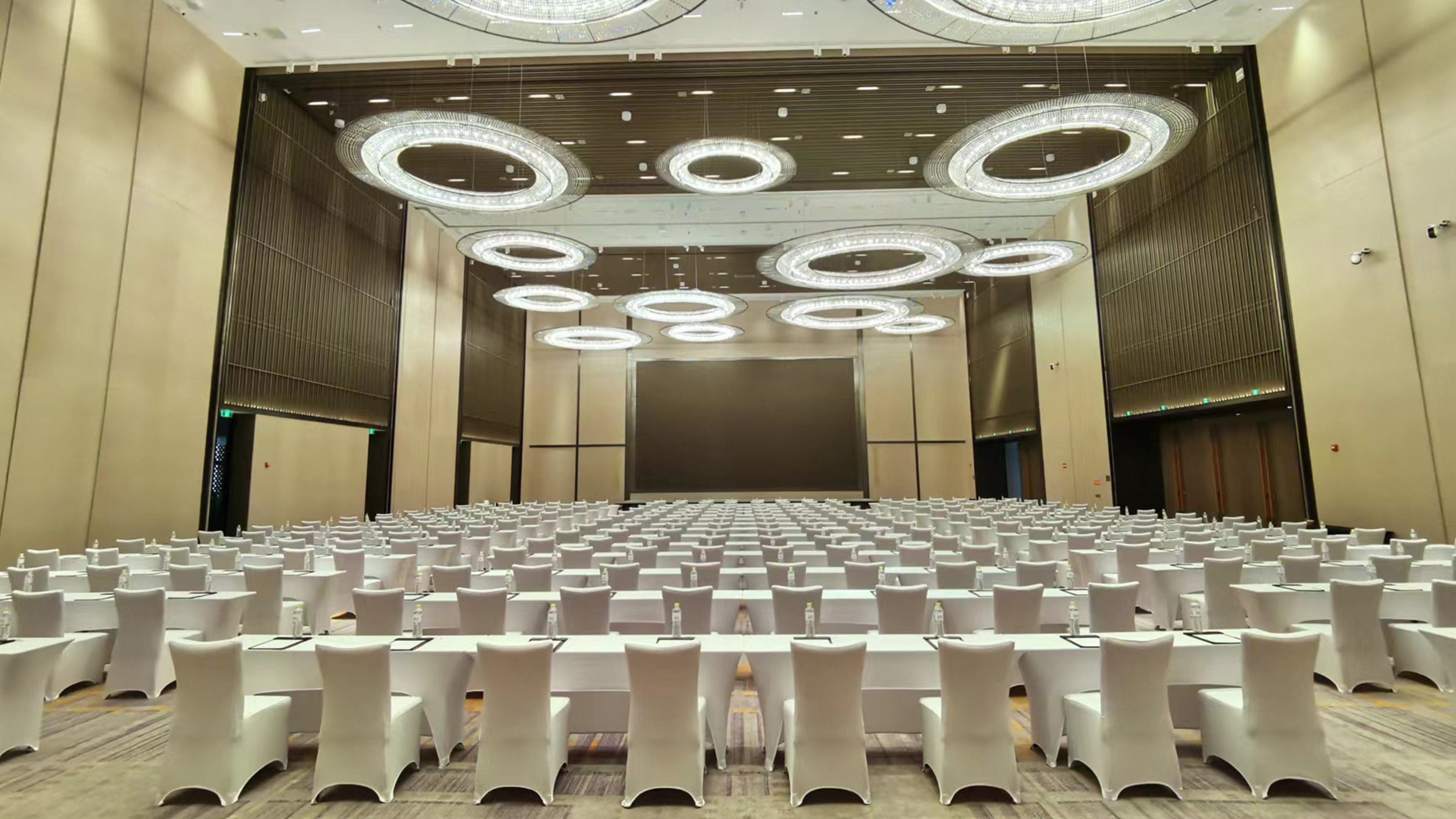 Holiday Inn and Suites Qingdao Jinshui 71/80