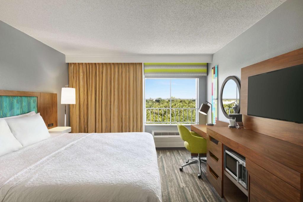 1 BEDROOM, SUITE, KING BED, ACCESSIBLE