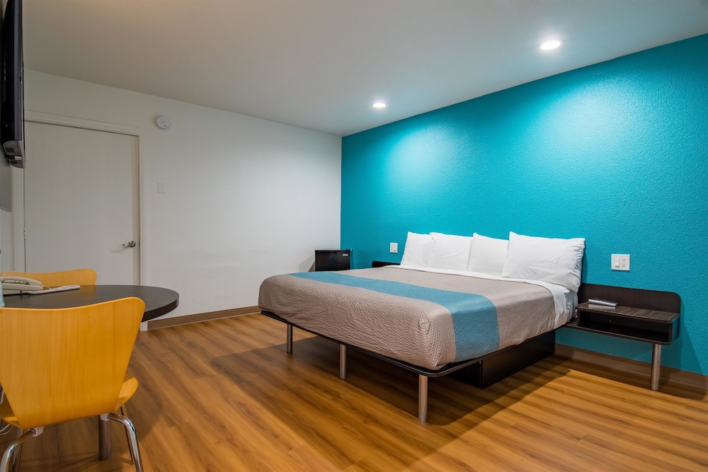 Motel6 San Bernardino, CA - Downtown 38/56