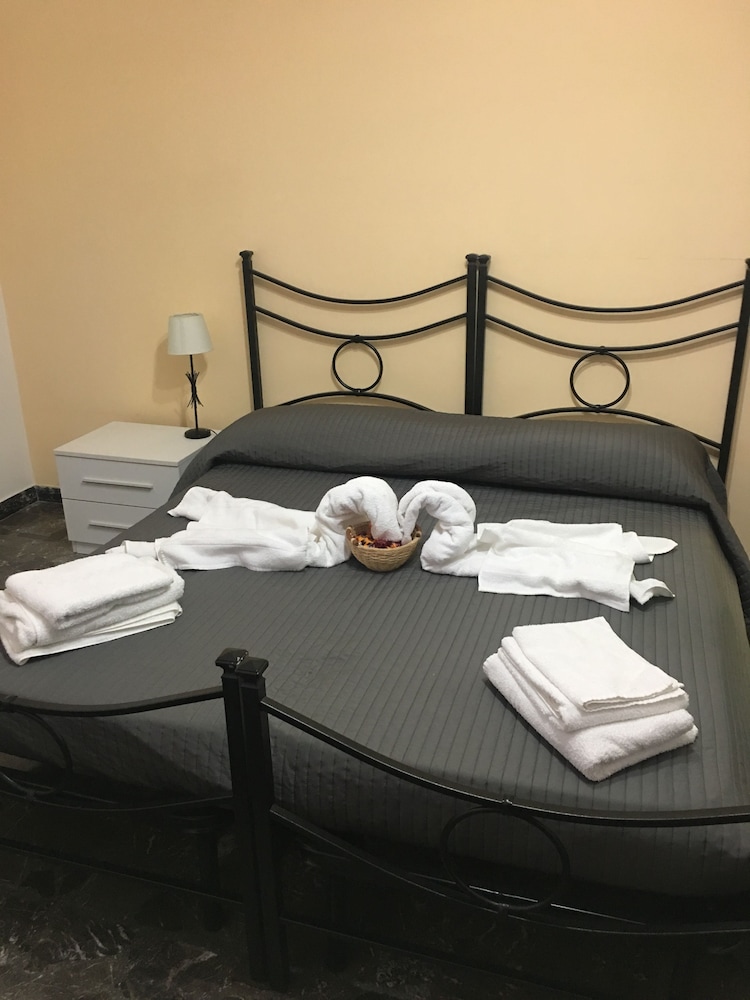 Damiani Sister Guest House 38/50