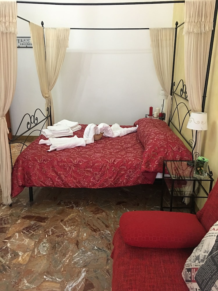 Damiani Sister Guest House 16/50