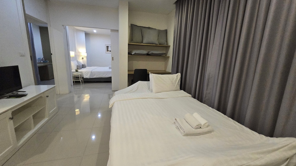 Grand, Deluxe, Family, King Bed, Sofa, Building 1