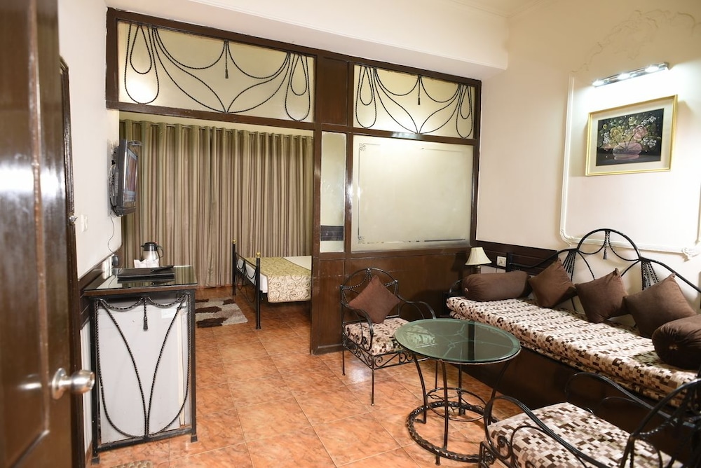 Jullundur Hotel 27/49