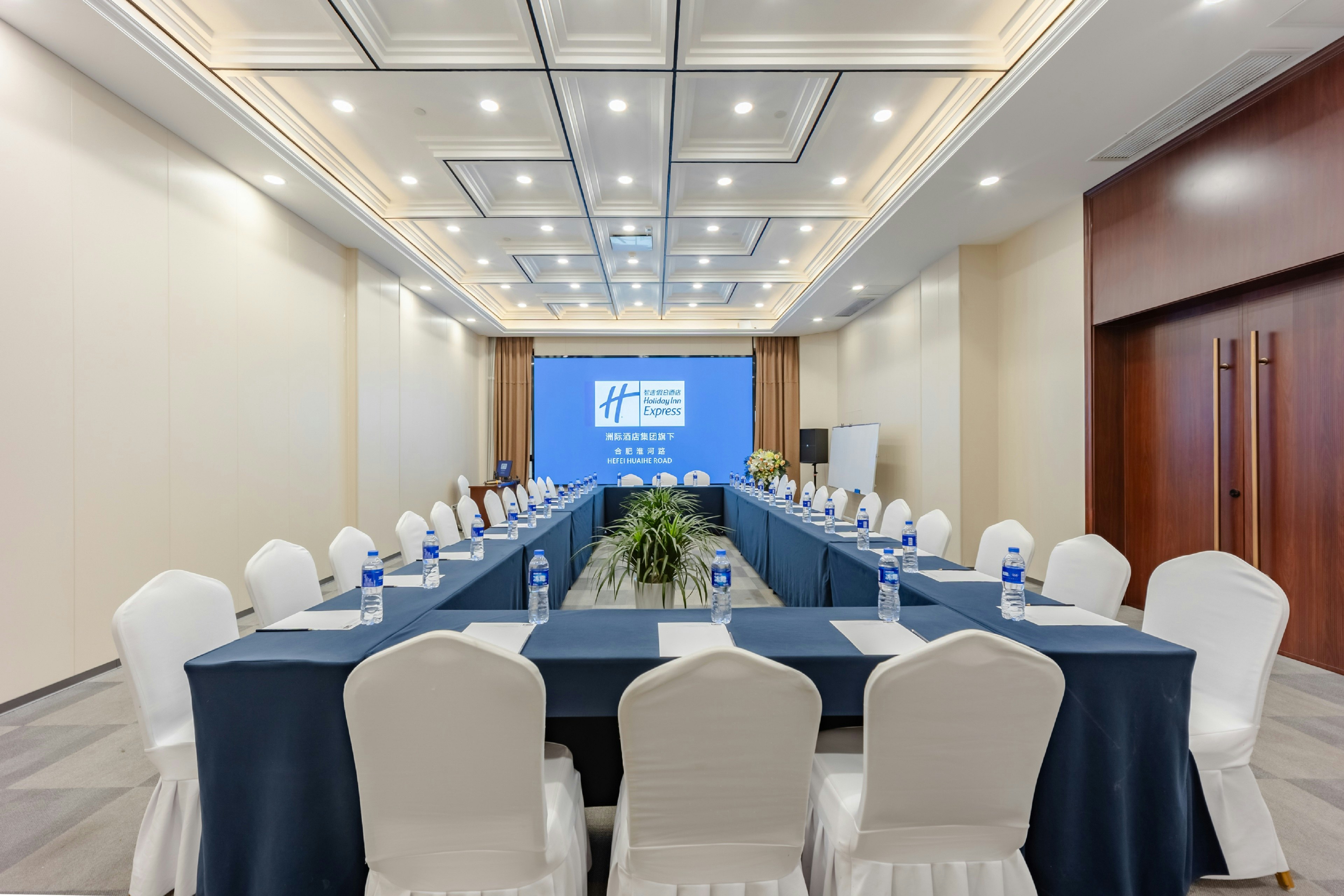 HOLIDAY INN EXPRESS HEFEI DOWNTOWN 65/80
