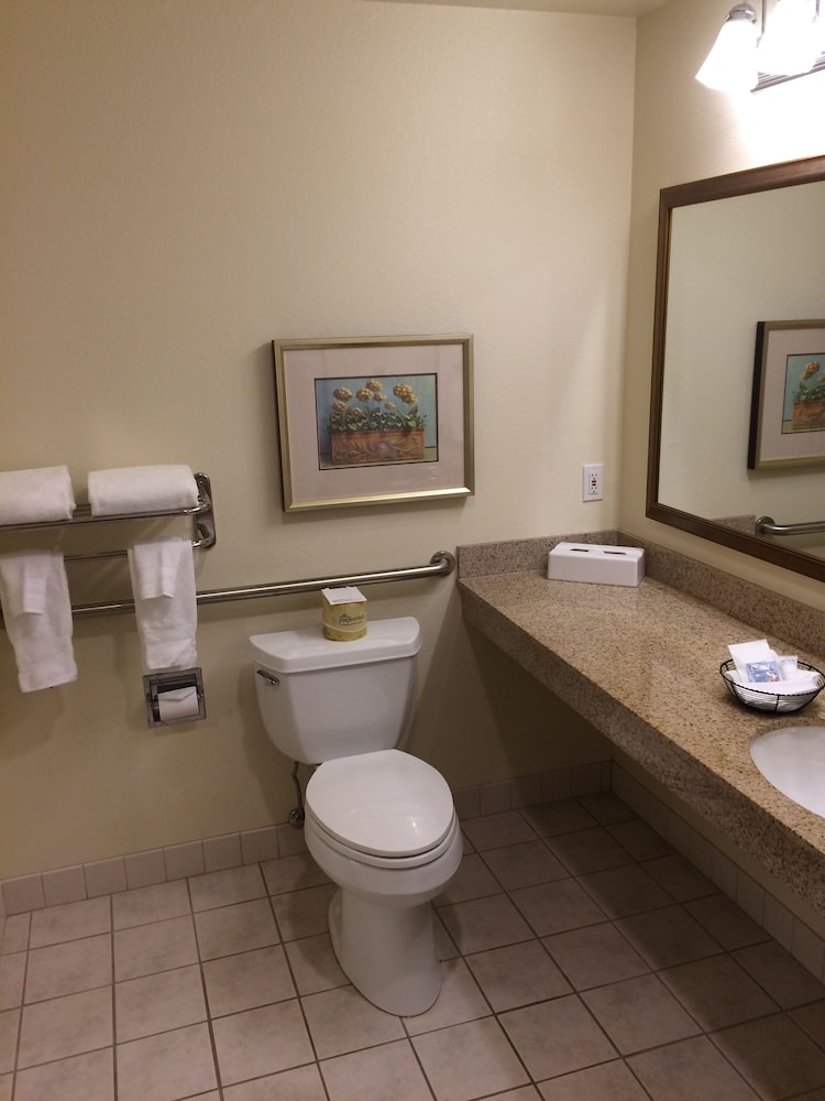 Best Western Plus Edmonds Harbor Inn 27/40