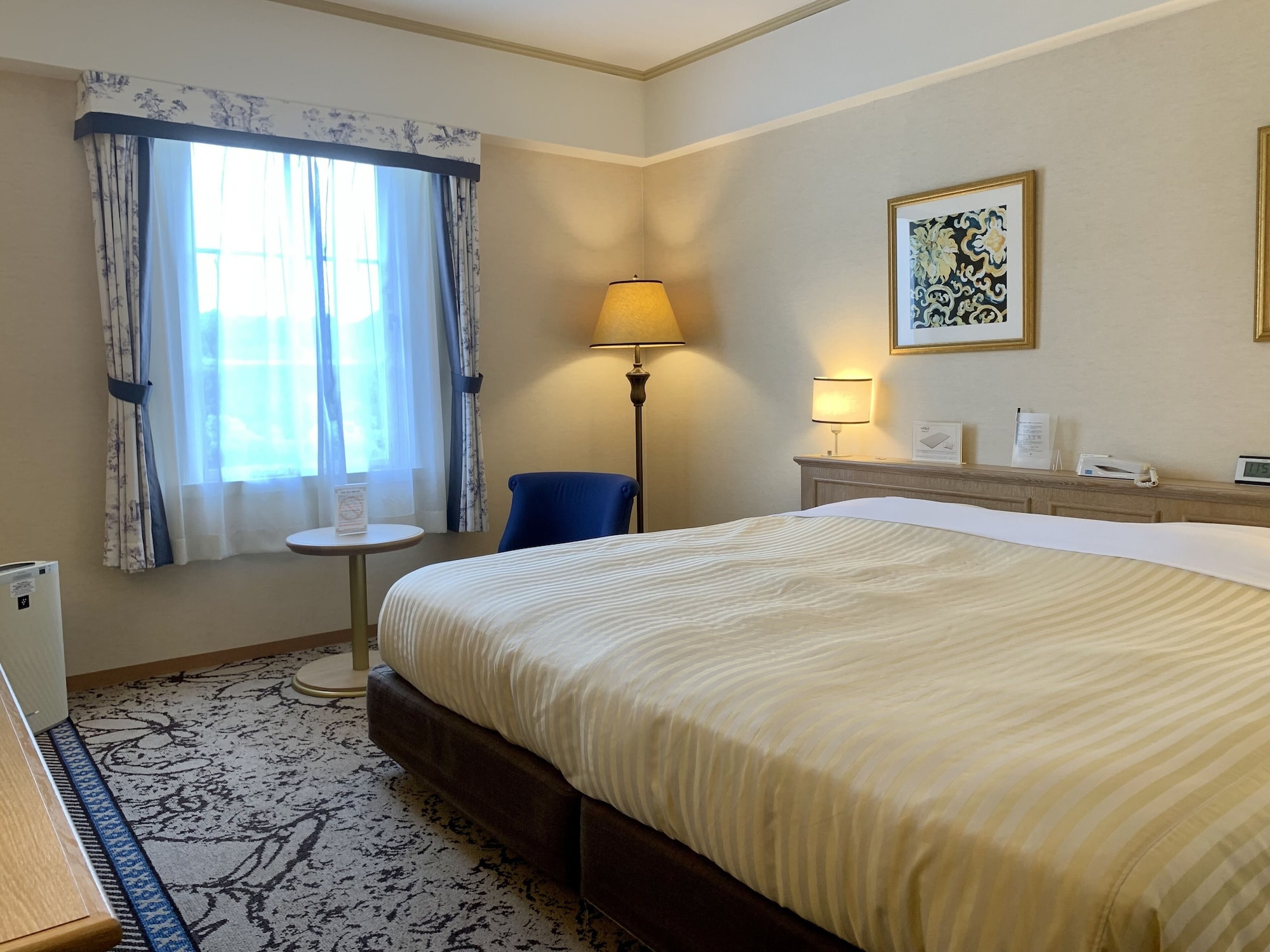 Symphony, Queen Bed