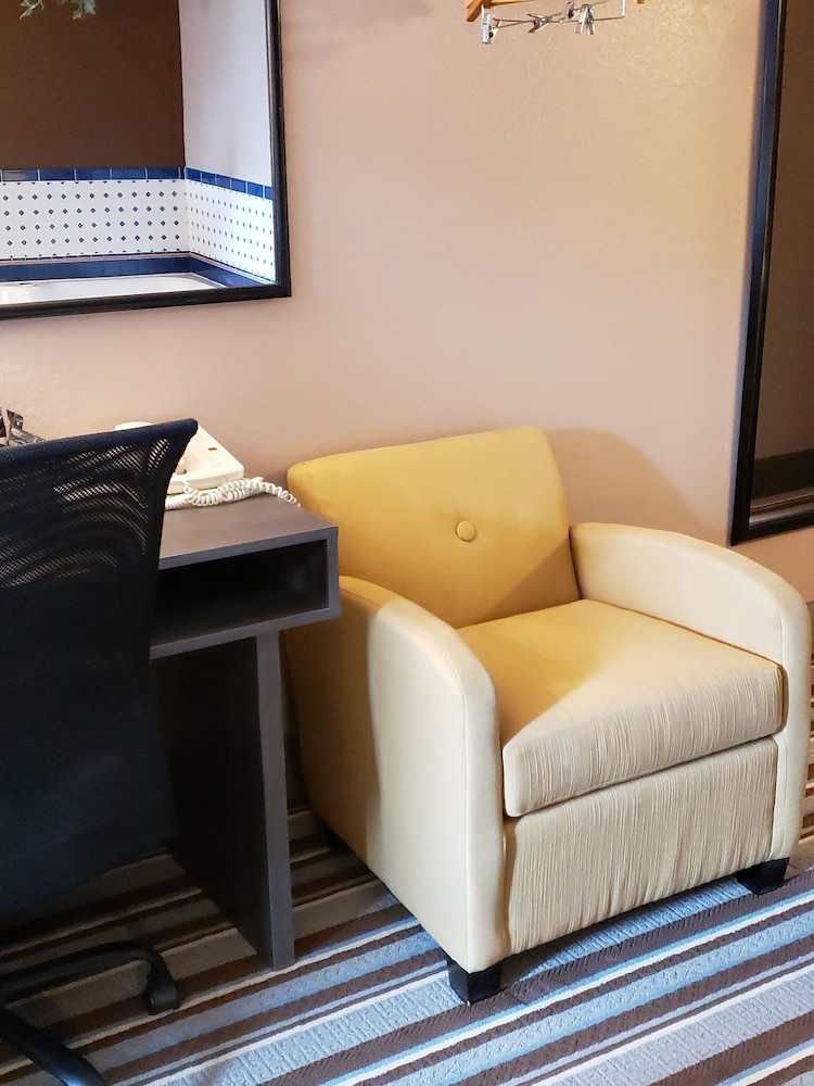 Super 8 by Wyndham North Platte 22/37