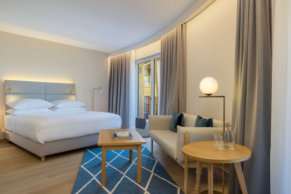 Deluxe, Queen Bed