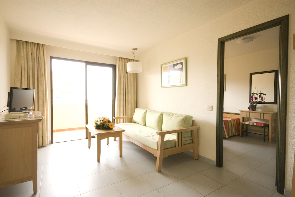 Hotel LIVVO Anamar Suites 24/65