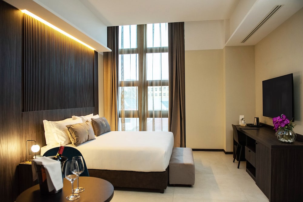 SUPERIOR, DOUBLE OR TWIN BED