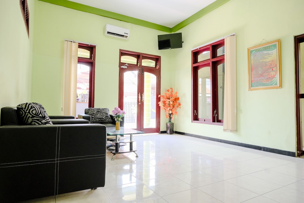 Oyo 2508 Alba Suites Homestay 7/16