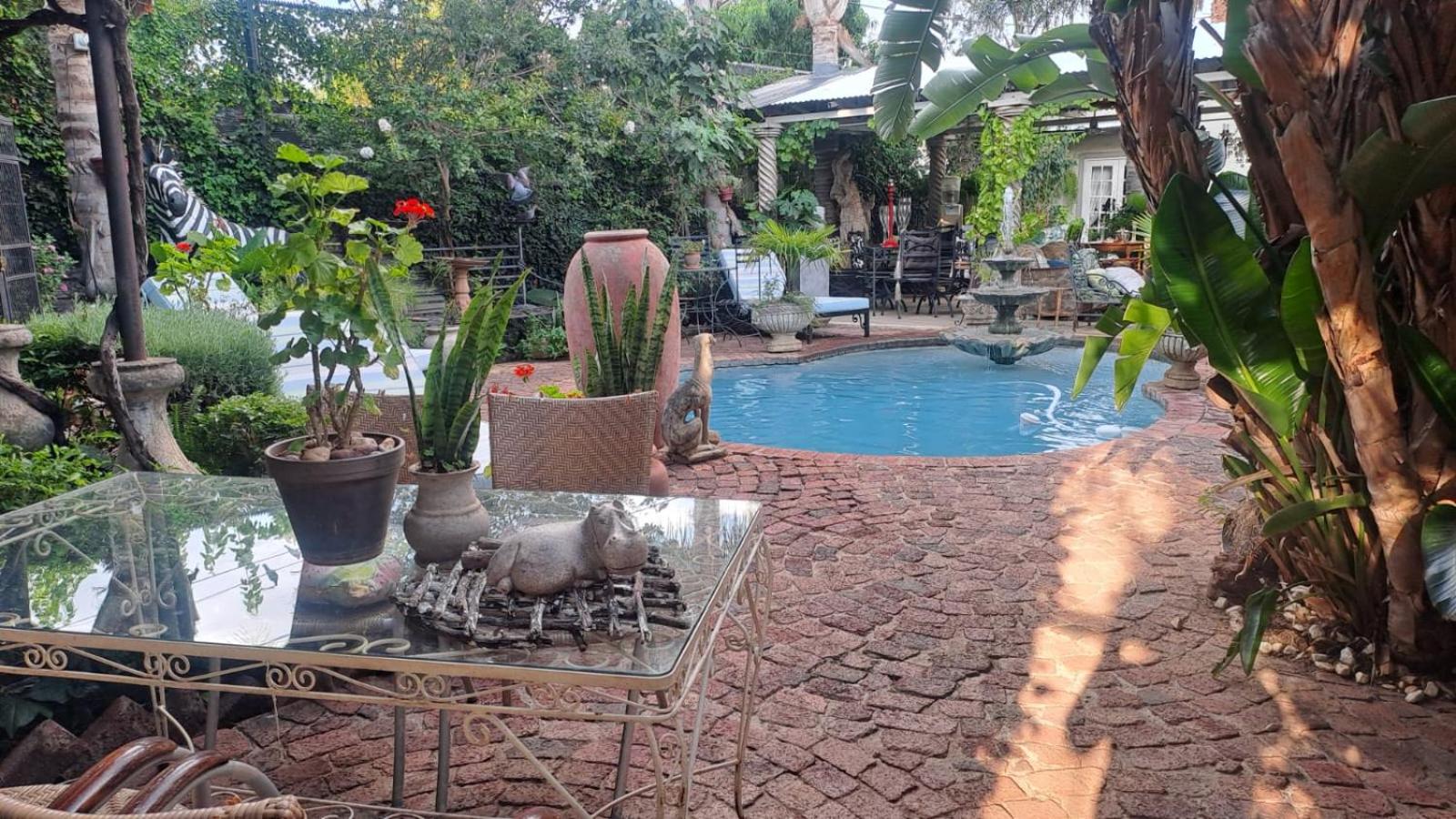 Michael-Angelo Guest House 18/19