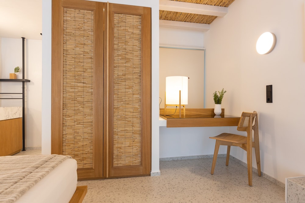 Kouros Exclusive Suites - Adults Only 9/78