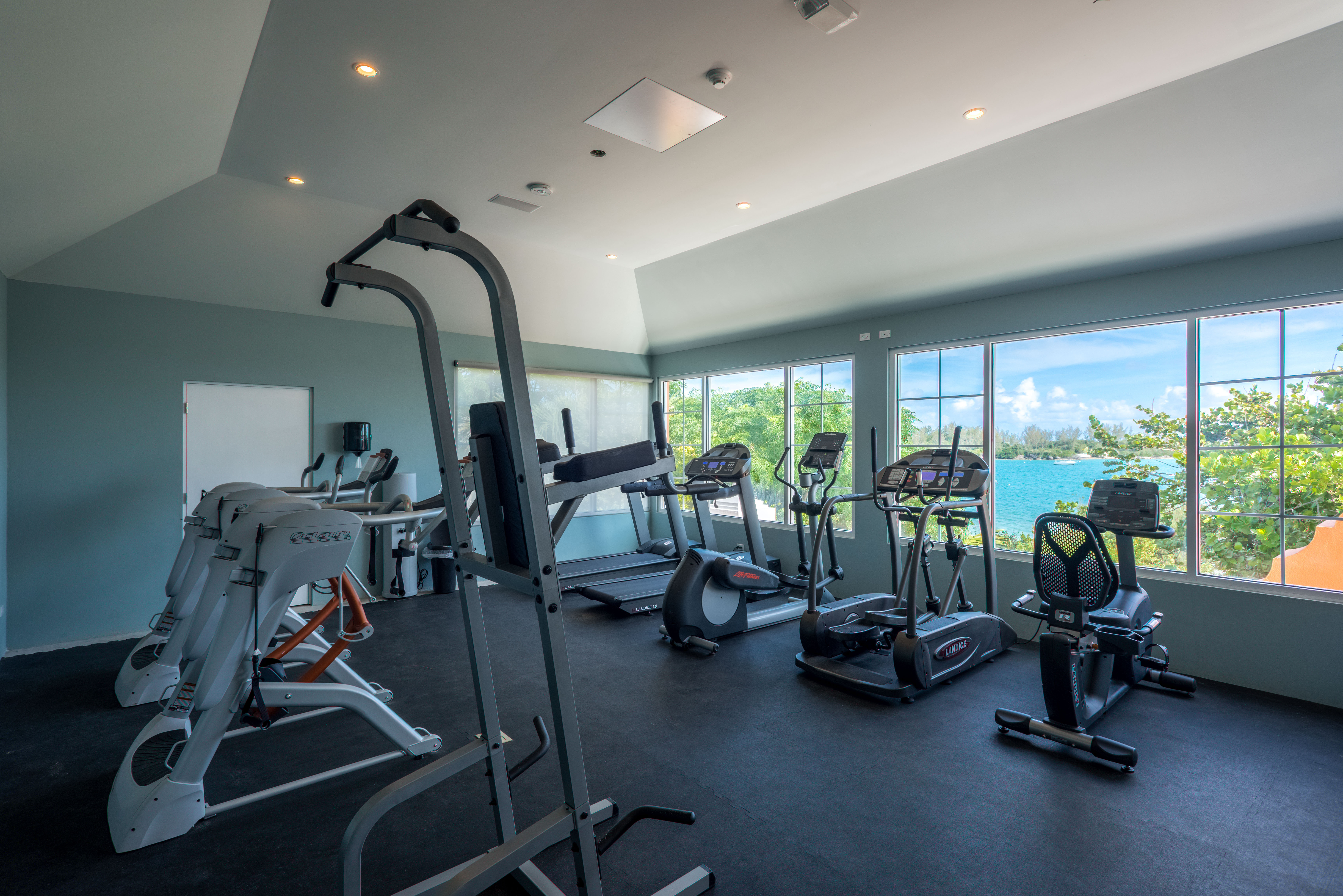Grotto Bay Beach Resort Bermuda 25/50