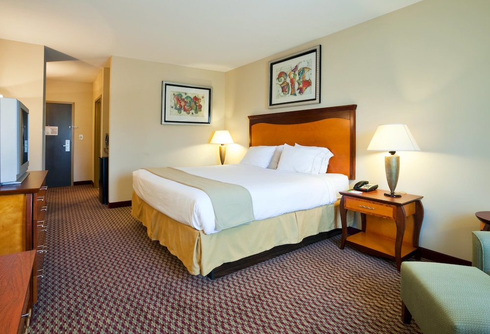 Holiday Inn Express & Suites Birmingham - Inverness 280, an IHG Hotel 16/74