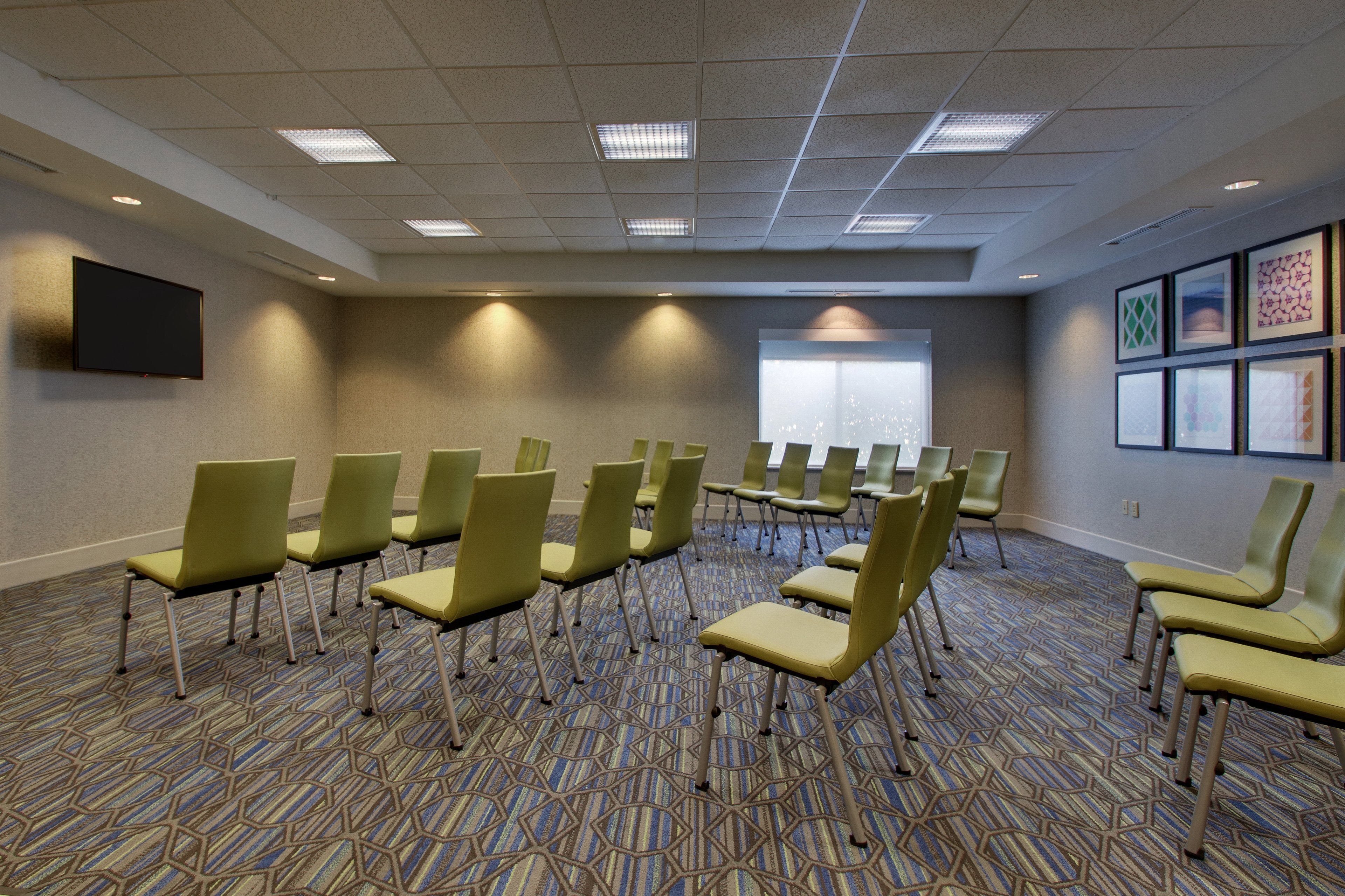 Holiday Inn Express Suites Morris 41/49