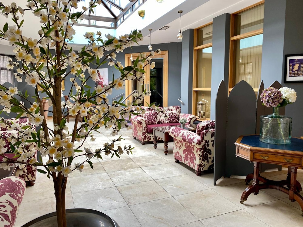 TWIN TREES HOTEL AND LEISURE CLUB(FORMERLY Downhill House Hotel) 31/54