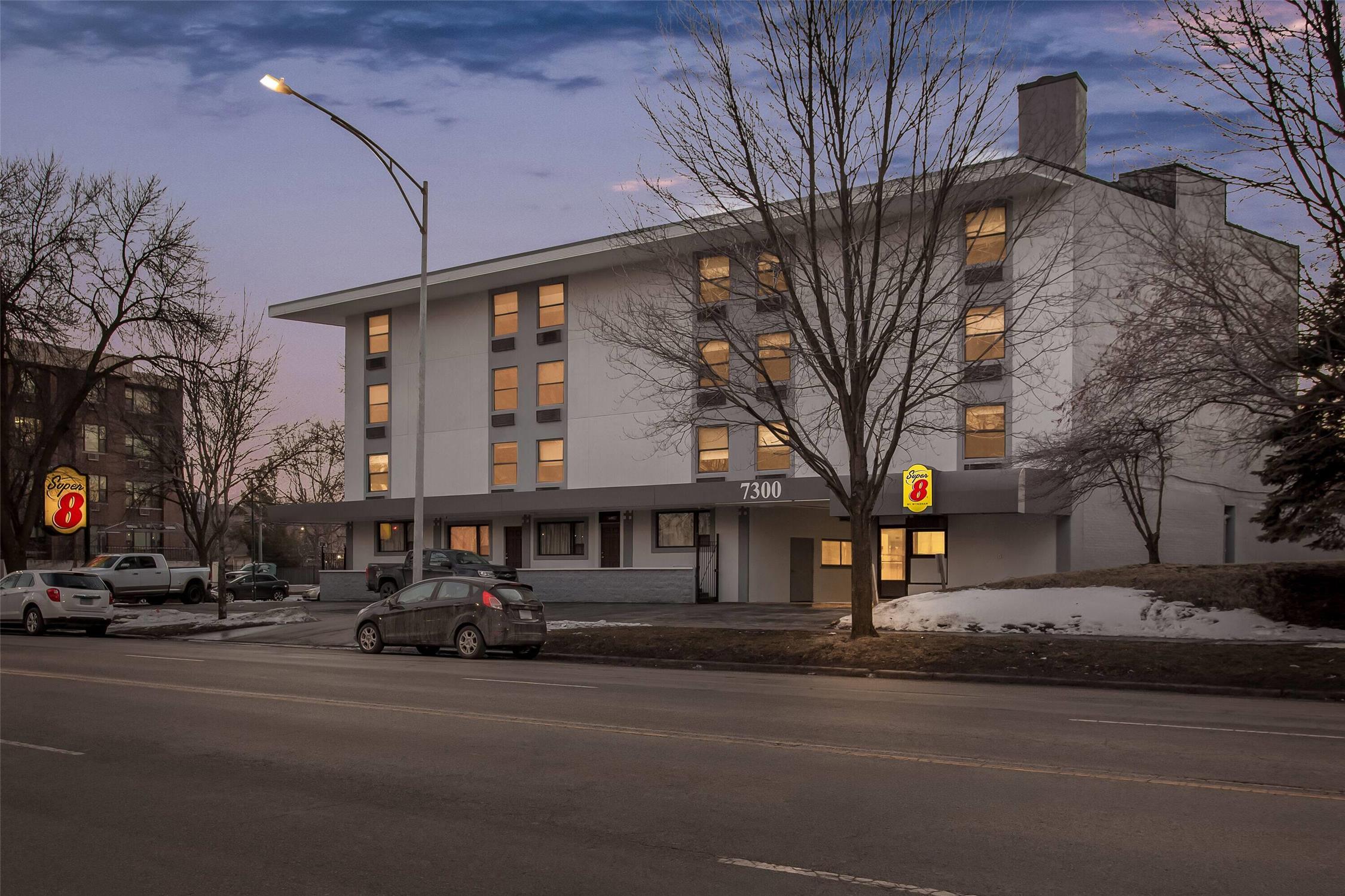 Super 8 By Wyndham Chicago IL 21/25