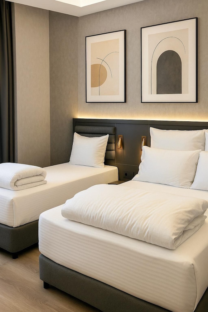 Gold 3 City Hotel 15/64