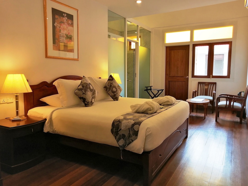 Heeren Straits Hotel 19/75