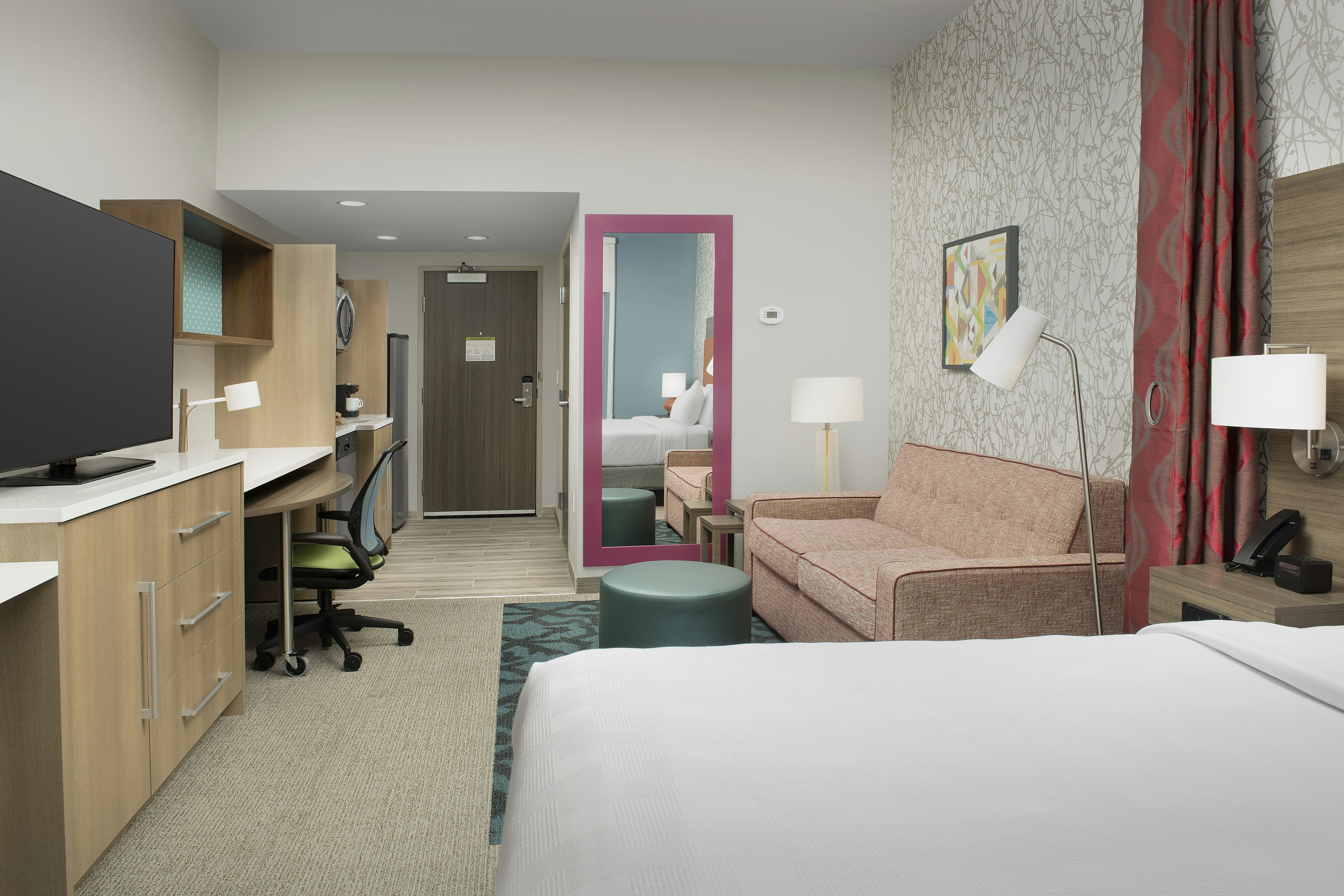 STUDIO, SUITE, KING BED