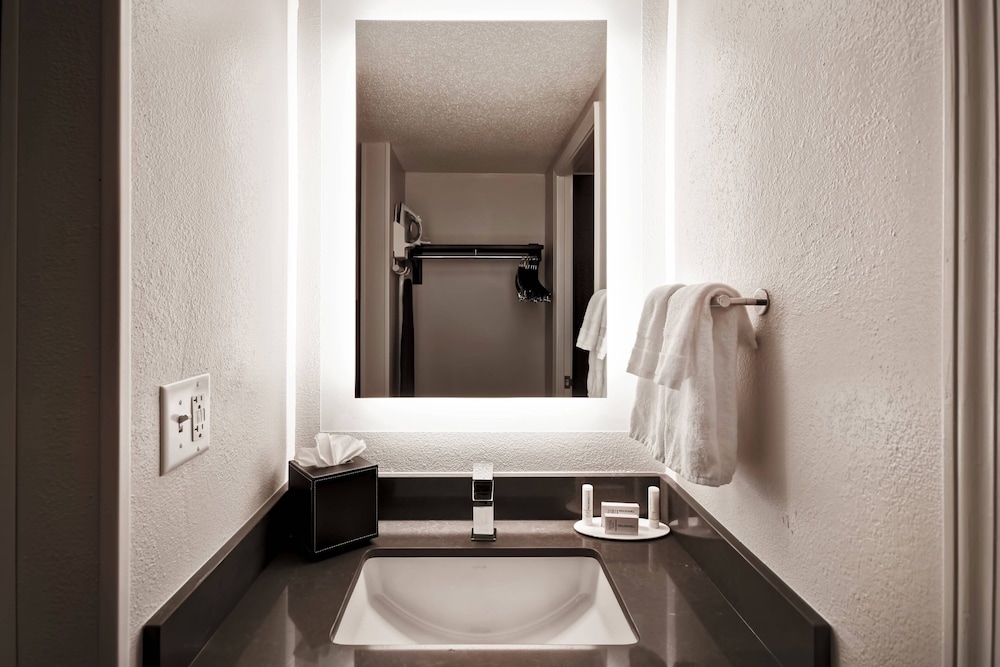 Fairfield Inn Suites by Marriott Atlanta Kennesaw 48/50