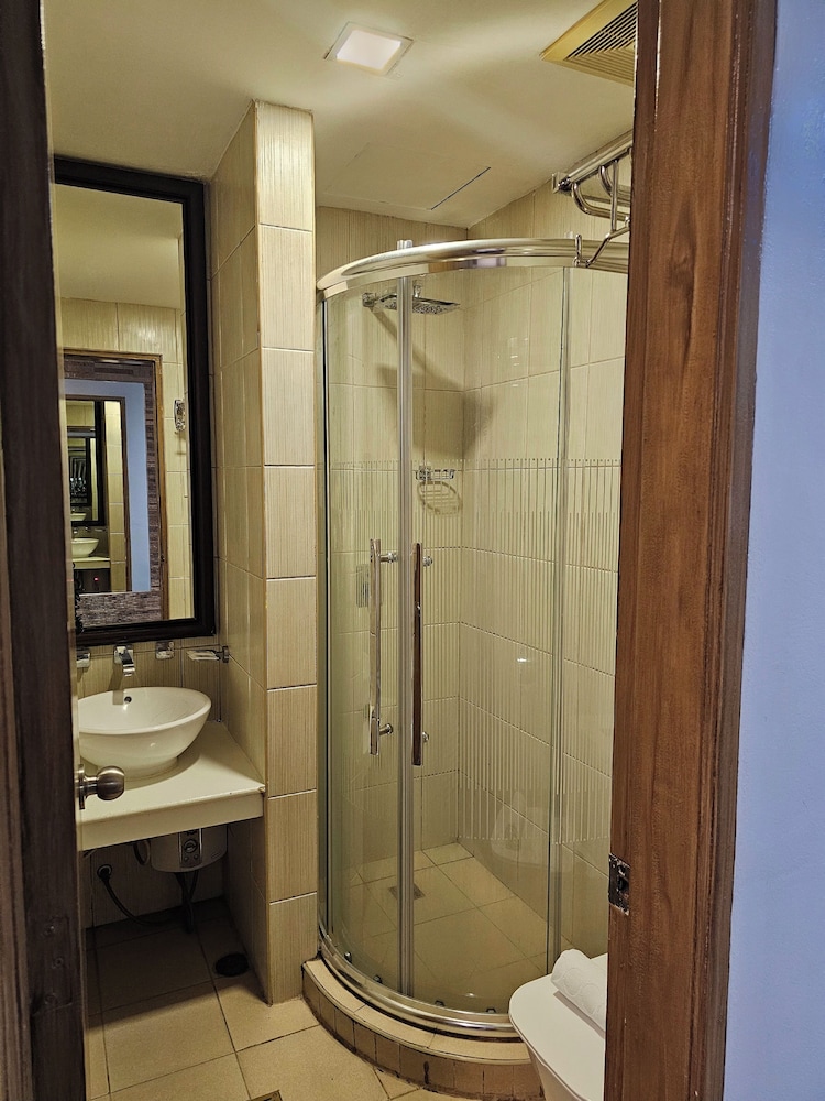 Jmm Grand Suites 50/50