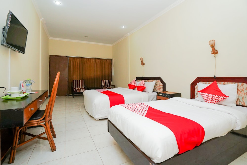 OYO 1652 Hotel Tampiarto 8/35