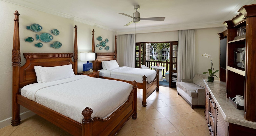 Concierge, Tropical, 2 Double Beds, Sofa