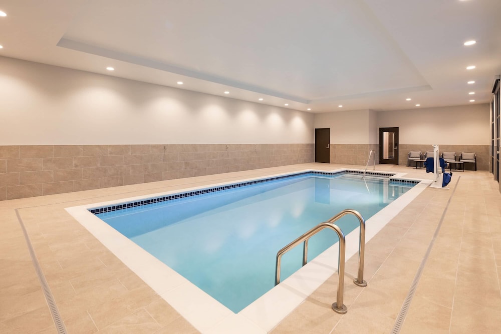 La Quinta Inn and Suites by Wyndham Leavenworth 39/60