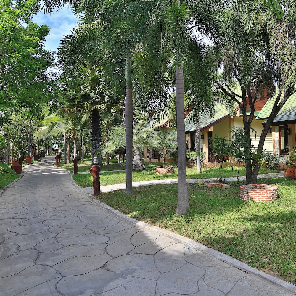 The Green Beach Resort 67/75