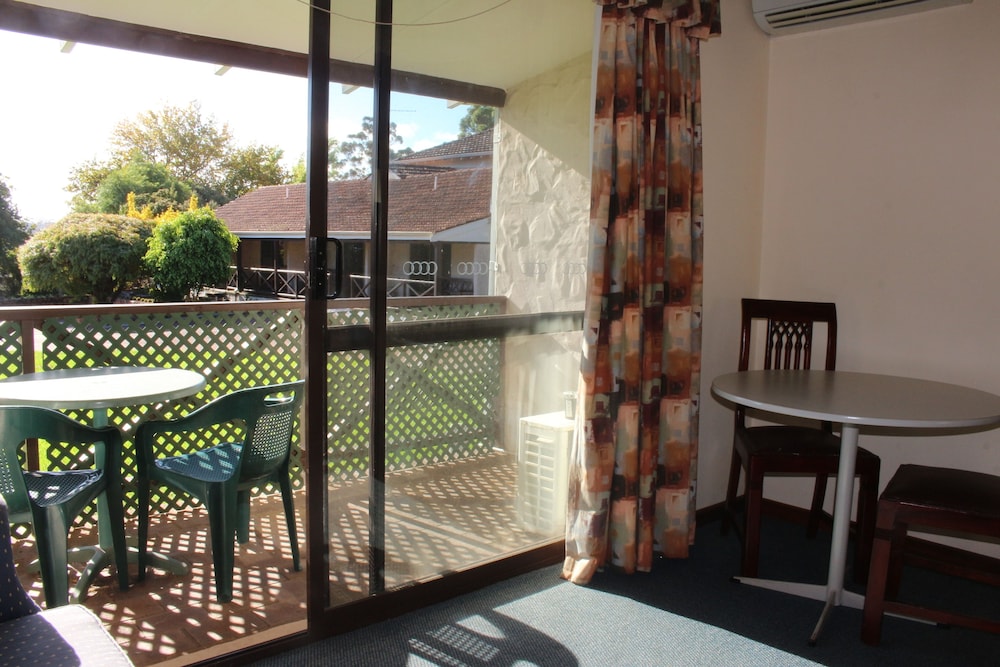 Karri Forest Motel 31/36