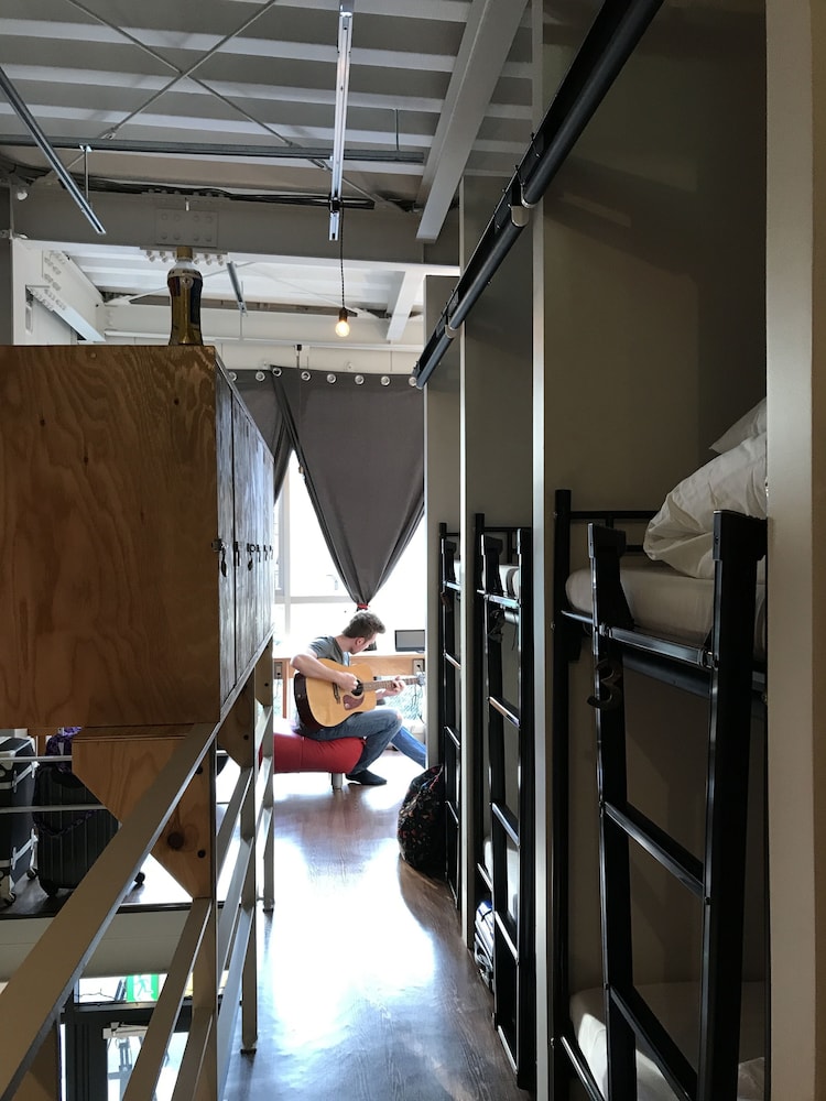 Chillulu Coffee & Hostel 20/55