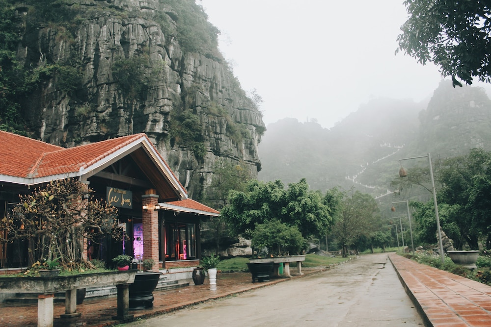 Mua Cave Ecolodge 8/72