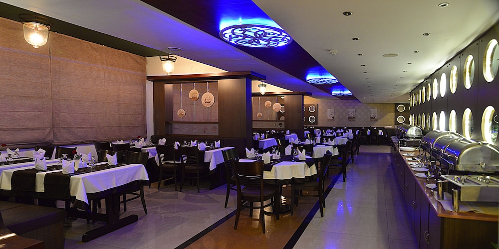 The Mercy Luxury Business Hotel 22/23