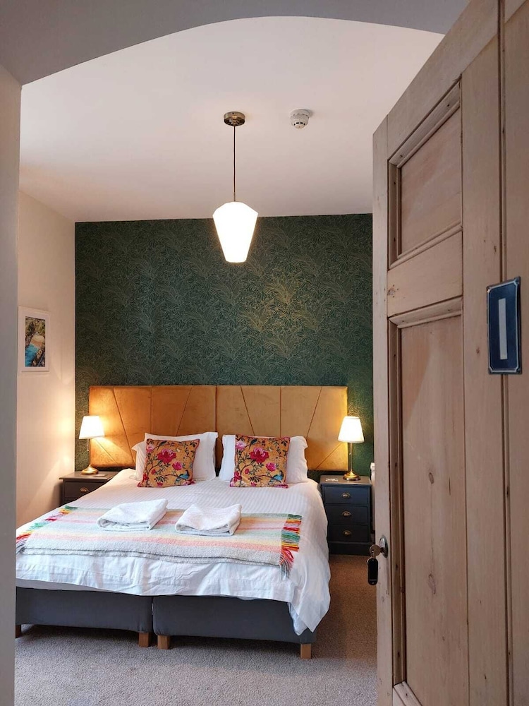 Laston House 20/50