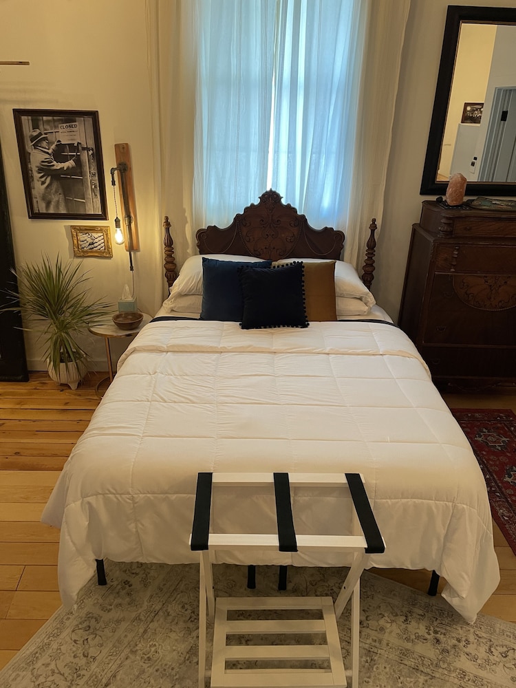 Painted Lady Bed & Brew 21/73