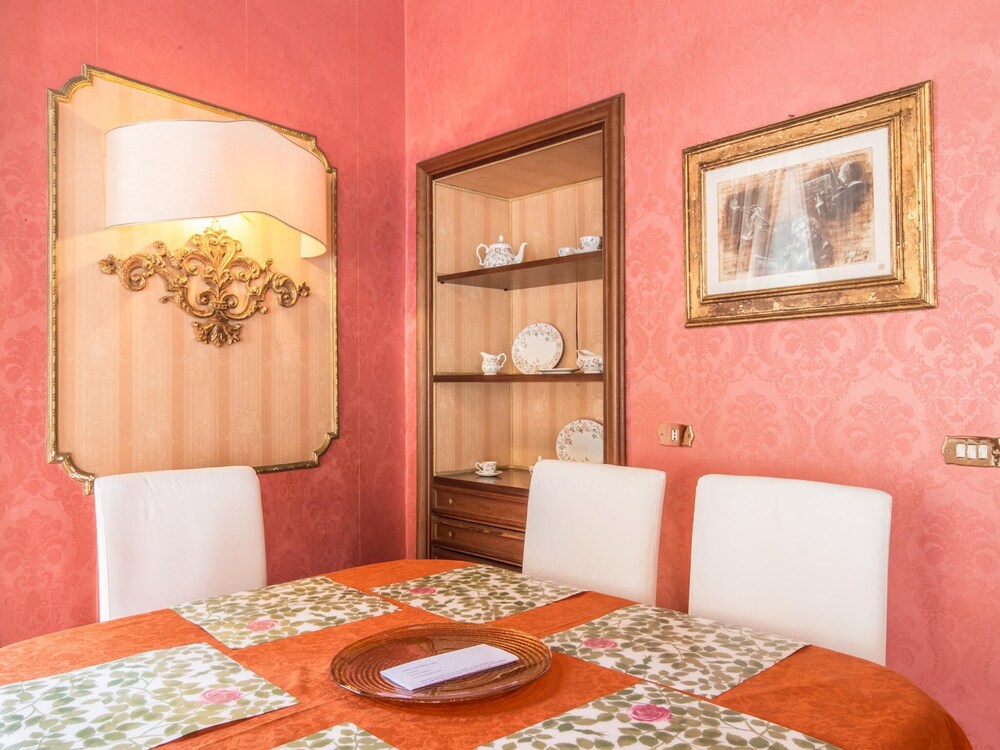 RSH Spanish Steps Luxury Apartment 2/44