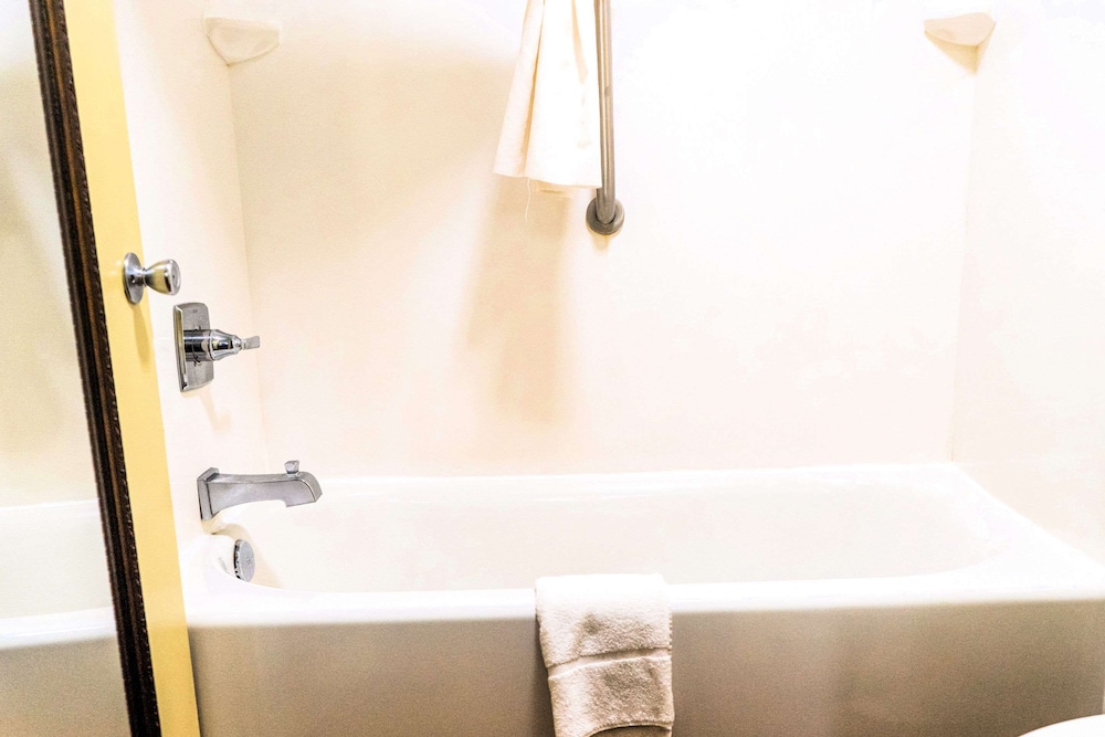 Quality Inn Whiteville North 37/37