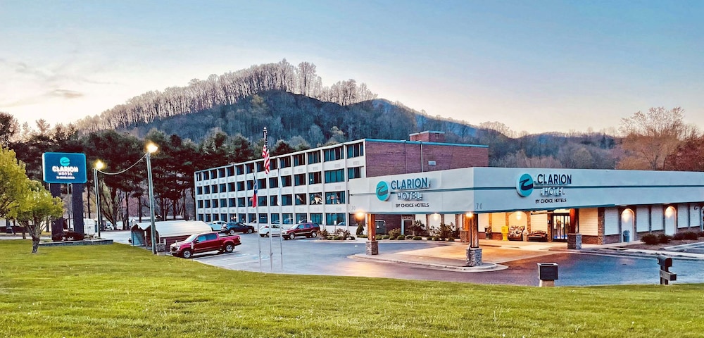 Clarion Hotel Conference Center Maggie Valley NC 29/32