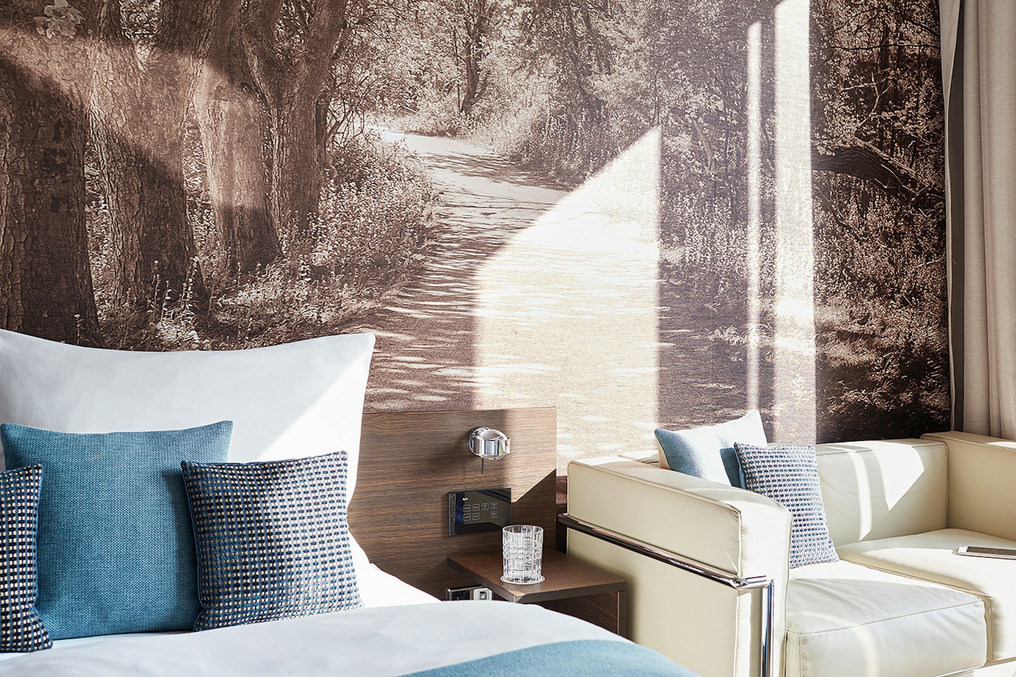 DELUXE, DOUBLE BED