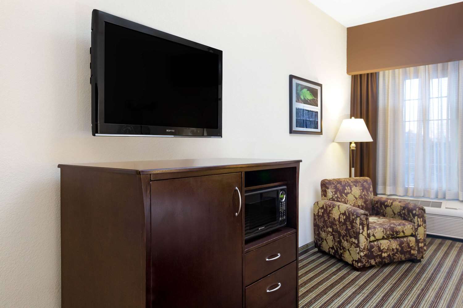 La Quinta Inn & Suites by Wyndham Fowler 40/61