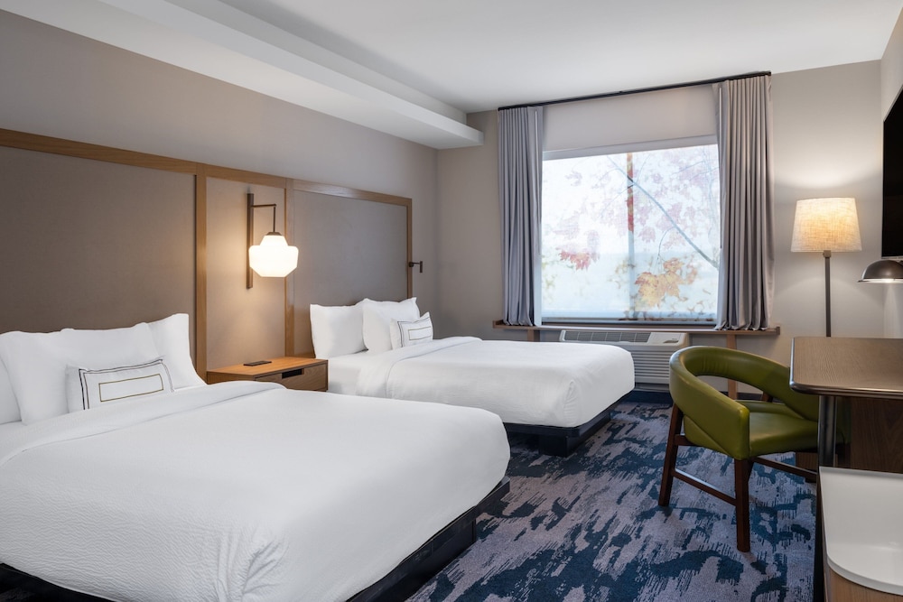 Fairfield Inn & Suites by Marriott Minneapolis North 12/36