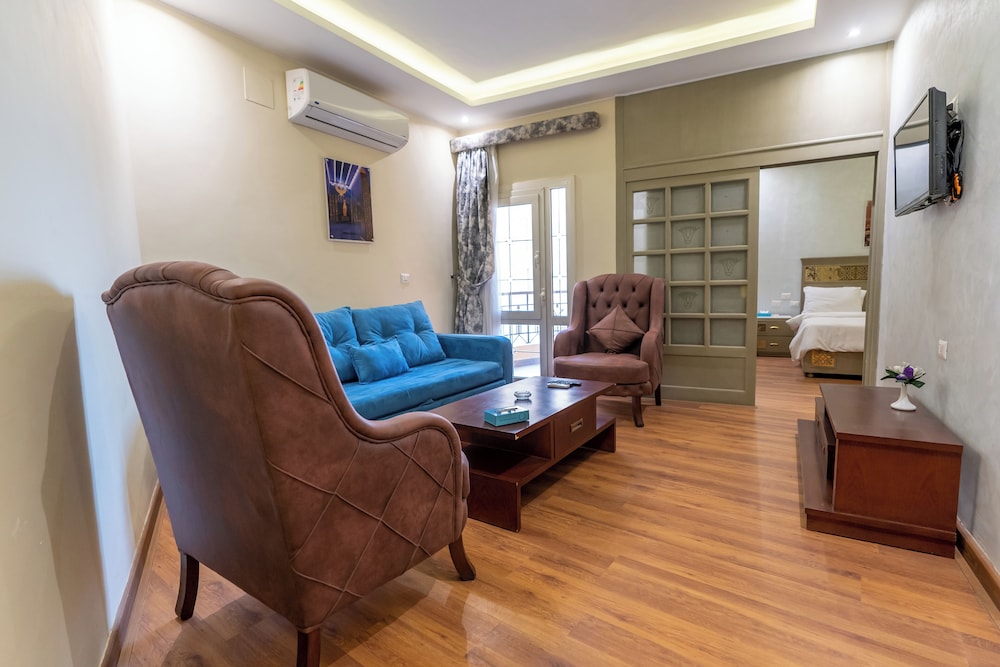 Lotus Hotel 17/28