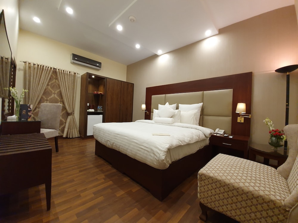 S Chalet Multan 17/44