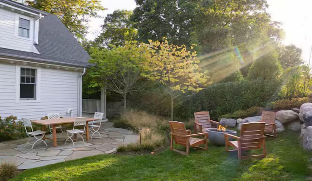 Canoe Place Inn & Cottages 46/50