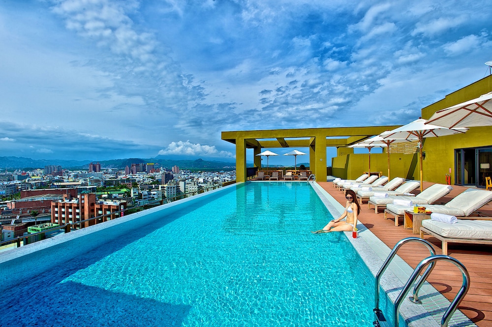 The Gaya Hotel 67/72