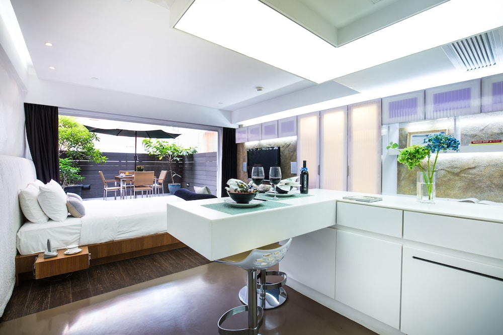 V Wanchai Serviced Apartments 5/15
